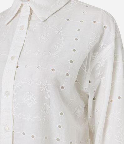 Camisa en Cambraia con Bordados y Cutouts 9