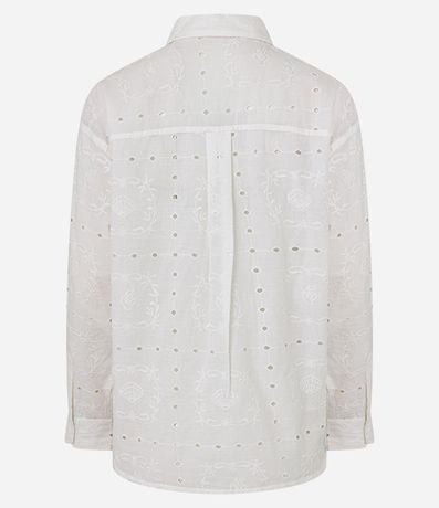 Camisa en Cambraia con Bordados y Cutouts 10