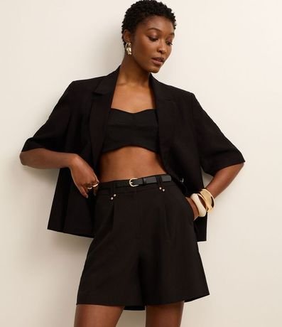 Short Sastre con Pliegues y Cinturón Fino de PU