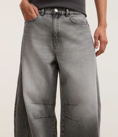 Pantalón Barrel en Jeans con Recortes y Pences 2