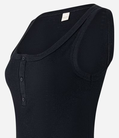 Blusa Musculosa en Rib con Media Vista de Botones 6