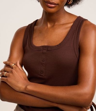 Blusa Musculosa en Rib con Media Vista de Botones 5