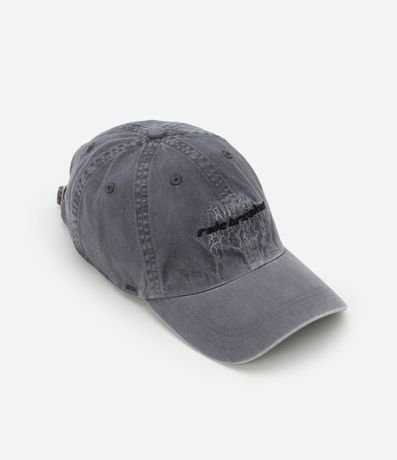 Gorra en Sarga Desteñida con Estampa Lettering Bordada