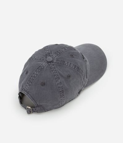 Gorra en Sarga Desteñida con Estampa Lettering Bordada 2