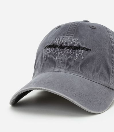 Gorra en Sarga Desteñida con Estampa Lettering Bordada 4