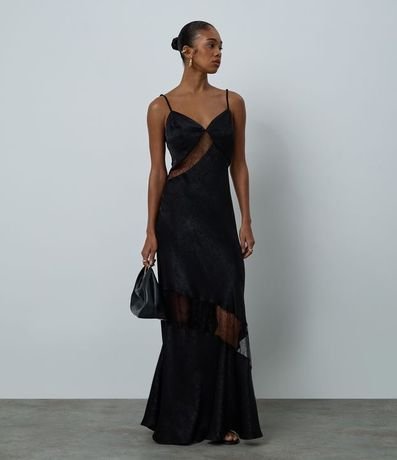 Vestido Evasê Largo en Satén con Detalles de Encaje y Textura