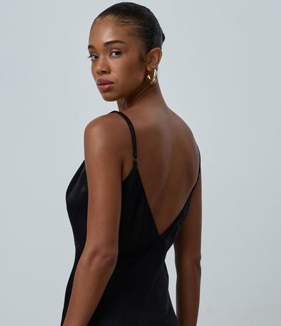 Vestido Evasê Largo en Satén con Detalles de Encaje y Textura 3
