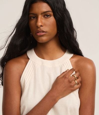 Blusa en Viscolino con Cuello Halter y Costura Aparente 3