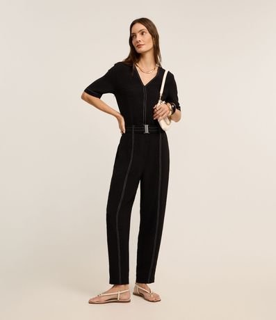 Pantalón Carrot en Crepé Airflow con Costuras Contrastantes y Cinturón