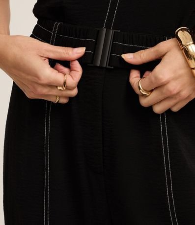 Pantalón Carrot en Crepé Airflow con Costuras Contrastantes y Cinturón 4