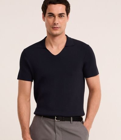 Camisa Polo en Viscosa con Cuello V Texturizada