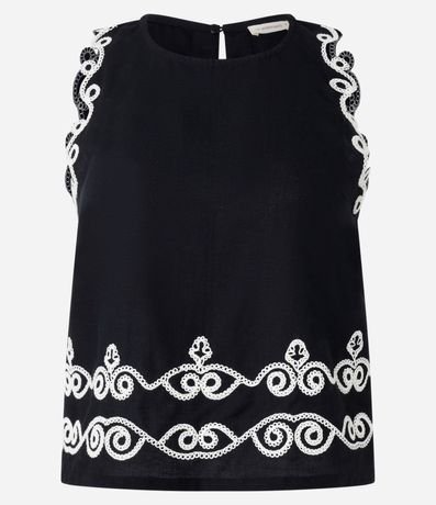 Blusa sin Manga en Viscolino con Bordados Contrastantes 7