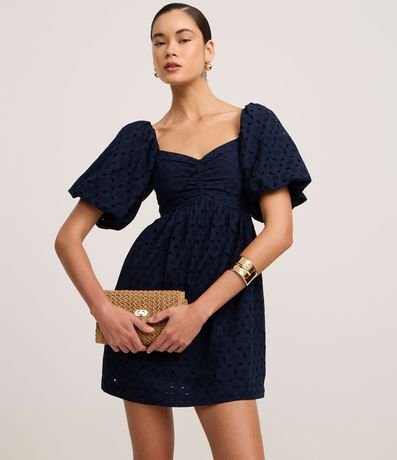 Vestido Corto en Laise con Bordado de Caracolas y Manga Abullonada