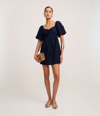 Vestido Corto en Laise con Bordado de Caracolas y Manga Abullonada 2