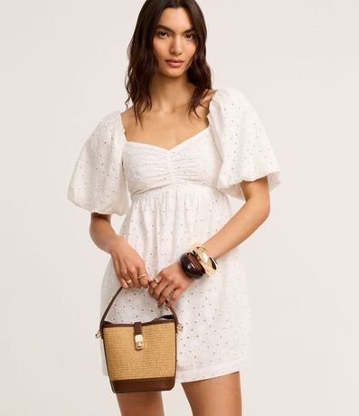 Vestido Corto en Laise con Bordado de Caracolas y Manga Abullonada