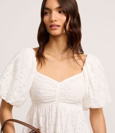 Vestido Corto en Laise con Bordado de Caracolas y Manga Abullonada 3