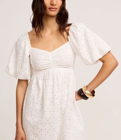 Vestido Corto en Laise con Bordado de Caracolas y Manga Abullonada 4