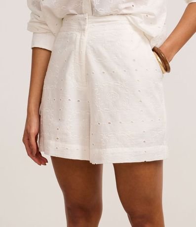 Short Cintura Alta en Laise con Bordados con Furos 3