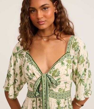 Vestido Evasê Largo en Chalis con Estampa Floral 4