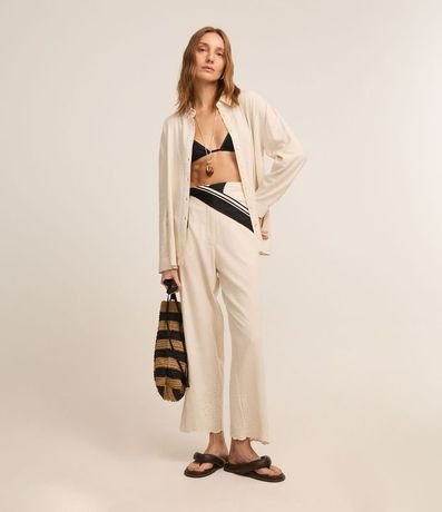 Pantalón Recto en Viscolino con Textura de Palmeras en la Bajo Nube