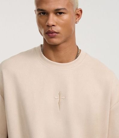 Remera Oversized en Gamuza con Bordado de Cruz Al Frente 6