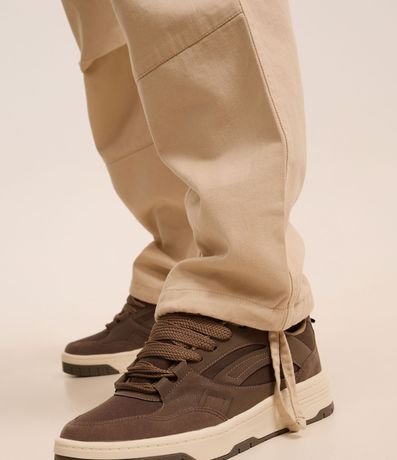 Pantalón Baggy en Sarga con Bolsillos Cargos y Ajuste en la Parte Baja 4