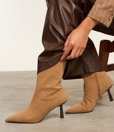 Bota Cano Mediano en Material Sintético con Punta y Salto Fino 7