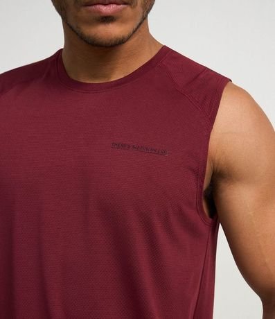 Musculosa Deportiva con Tecnologia Dry con Estampa Lettering There's No Finish Line Texturizada 3