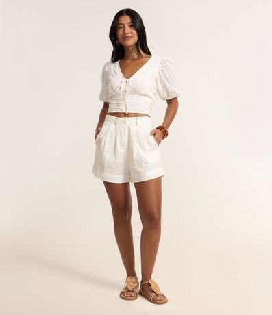 Short Corto con Trabillas con Abalorios y Estampa Floral