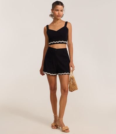 Blusa Cropped con Lino y Bordado en la Bajo 2