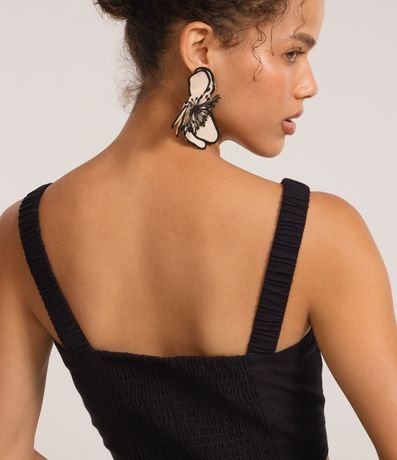 Blusa Cropped con Lino y Bordado en la Bajo 4