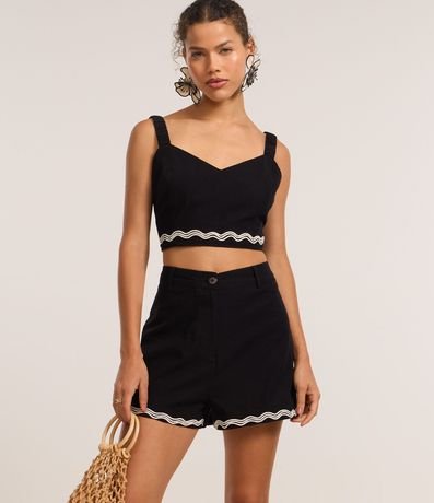 Short Corto con Lino y Bordado en la Bajo 2