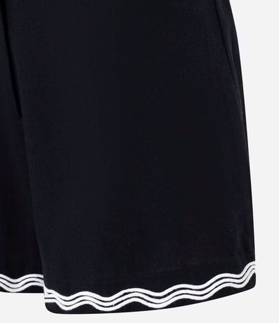 Short Corto con Lino y Bordado en la Bajo 6