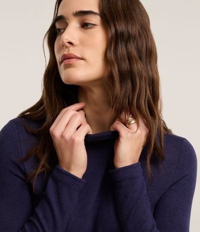 Blusa Texturizada con Cuello Alto y Manga Larga 3