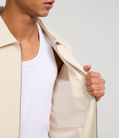 Campera Boxy con Elástico en el Ruedo y Recortes 4