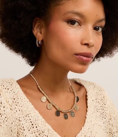 Conjunto de Collar Corto Cuerda con Entremedios y Colgantes y Caravanas Aro Martillada