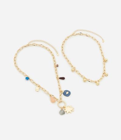 Collar Capas en Eslabones con Efecto Martillado y Colgantes Místicos 3