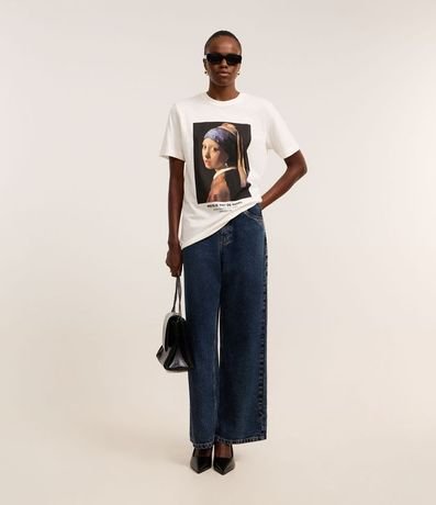 Remera en Algodón con Estampa Mujer con Caravana de Perla 2