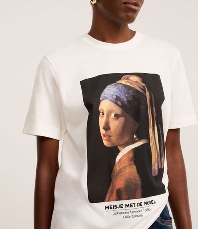 Remera en Algodón con Estampa Mujer con Caravana de Perla 3