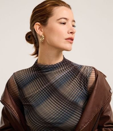 Blusa en Tul con Cuello Alto y Estampa de Cuadros 3