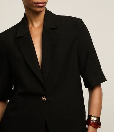 Blazer en Viscosa con Botón Metalizado y Manga Corta 3