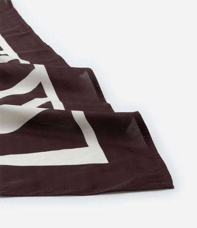 Pañuelo Rectangular en Satén con Estampa de Follaje Bicolor 2