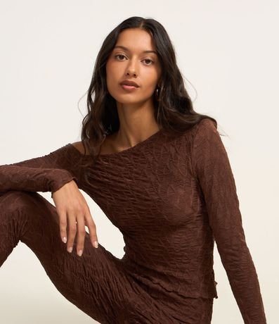 Blusa Texturizada con Bajo Asimétrica y Frufru 1