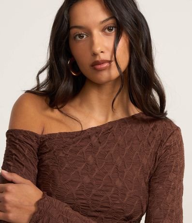 Blusa Texturizada con Bajo Asimétrica y Frufru 4