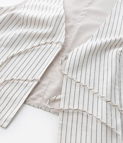 Blusa Chaleco en Viscolino Listrado con Amarrações delanteros Curve & Plus Size 8