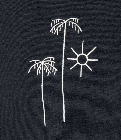 Remera Relaxed con Textura y Estampa Bordada de Cocoteros y Sol 6