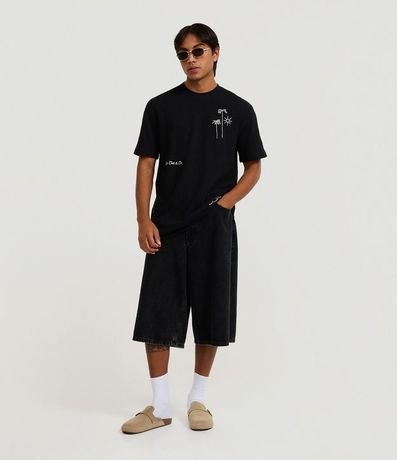 Remera Relaxed con Textura y Estampa Bordada de Cocoteros y Sol 2