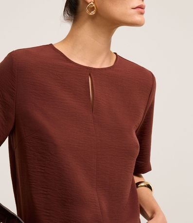 Blusa en Crepé con Cuello Redondo y Cutout 3