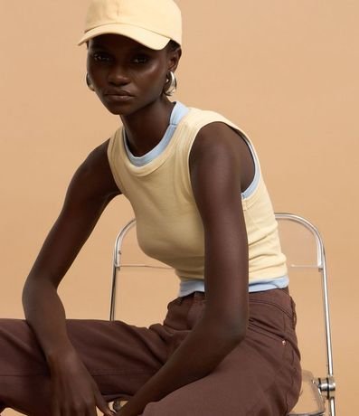 Blusa Cropped sin Manga en Ribana con Cuello Redondo 3