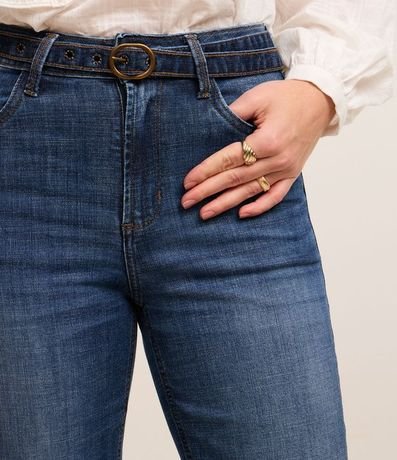 Pantalón Recto Cropped en Jeans con Terminación Deshilachada y Cinturón con Hebilla 4